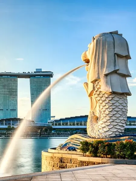 Singapore Merlion fountain with Marina Bay Sands in the background